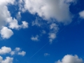 Himmelblau mit Wolken