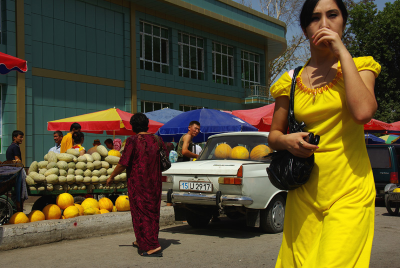 Frau in Fergana, Usbekistan 2008 (c) emmenreiter.de