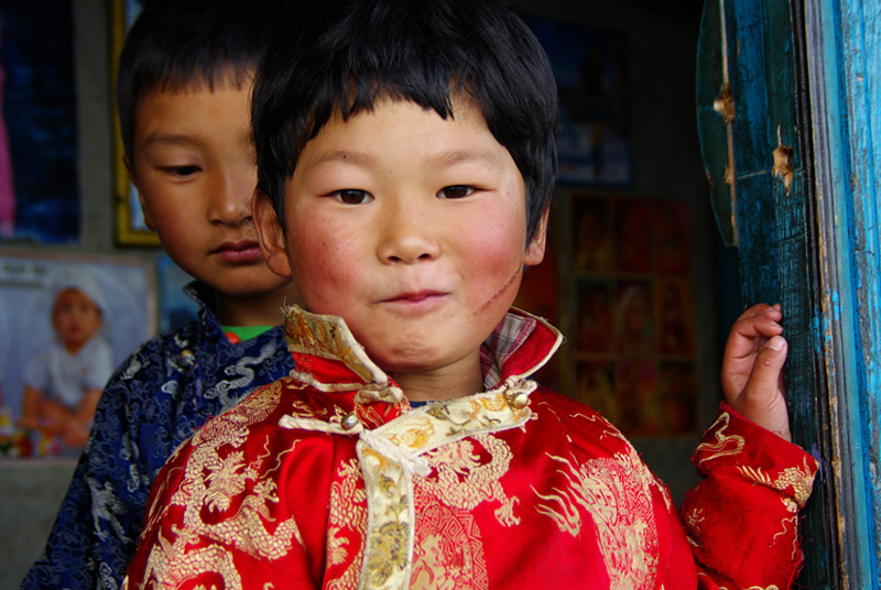 Sherpajungen in Nepal (c) emmenreiter.de