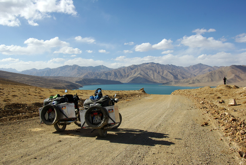 Am Yashil-Kul im Pamir auf 3700 Metern, Tadschikistan 2008 (c) emmenreiter.de