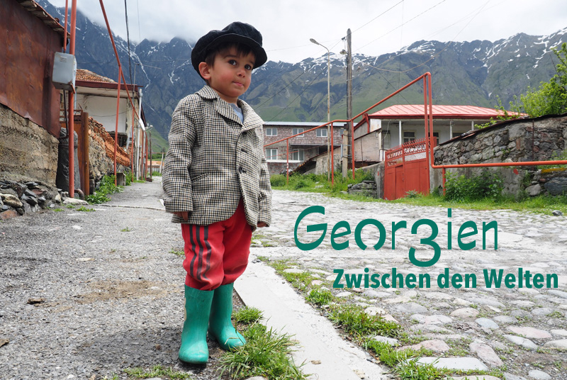 Junge in Kazbegi, Georgien